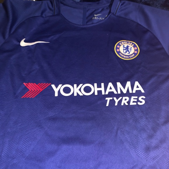 Chelsea’s 17/18 Nike jersey - Picture 2 of 4